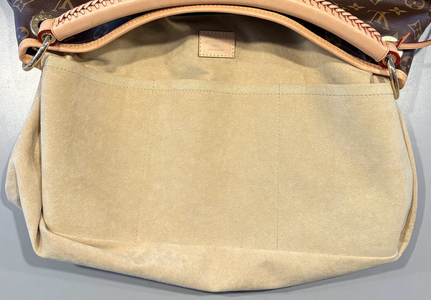 NEW RARE Entrupy Certified Louis Vuitton Artsy MM Monogram Handbag