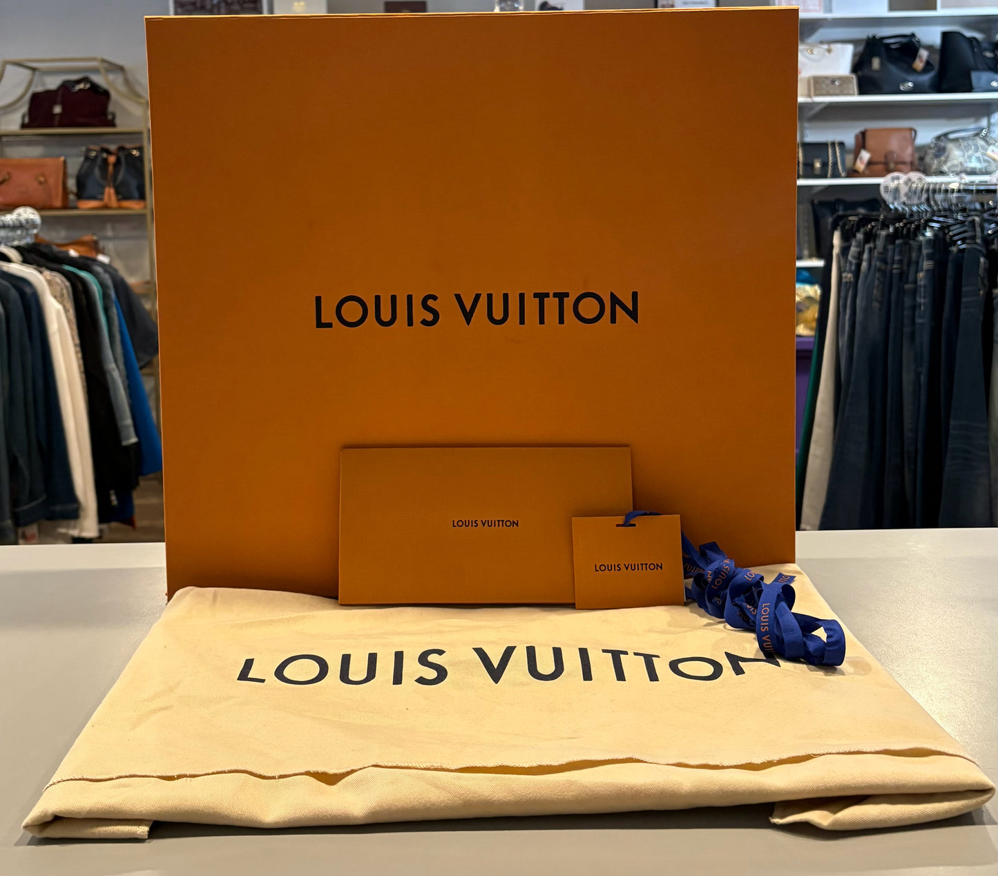 NEW RARE Entrupy Certified Louis Vuitton Artsy MM Monogram Handbag