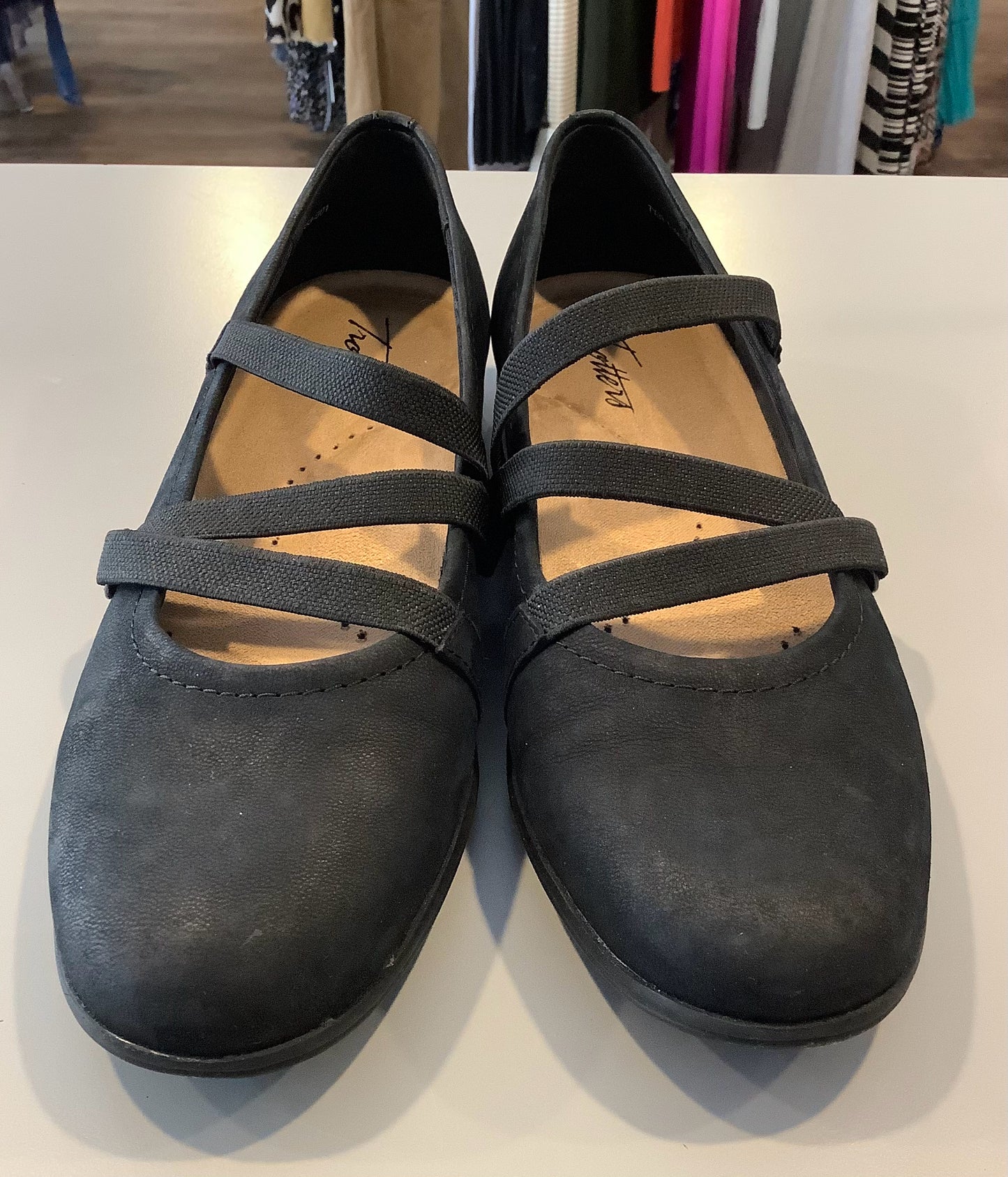 Trotters Black Della Flats Size