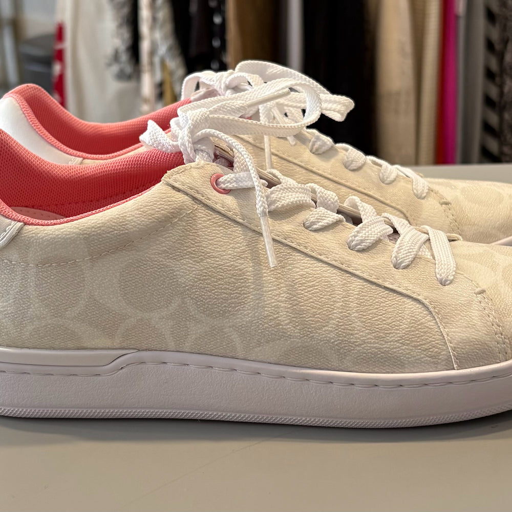 
                      
                        RARE Coach Clip Signature PVC Low Top Sneakers in Optic White Sz:9B
                      
                    
