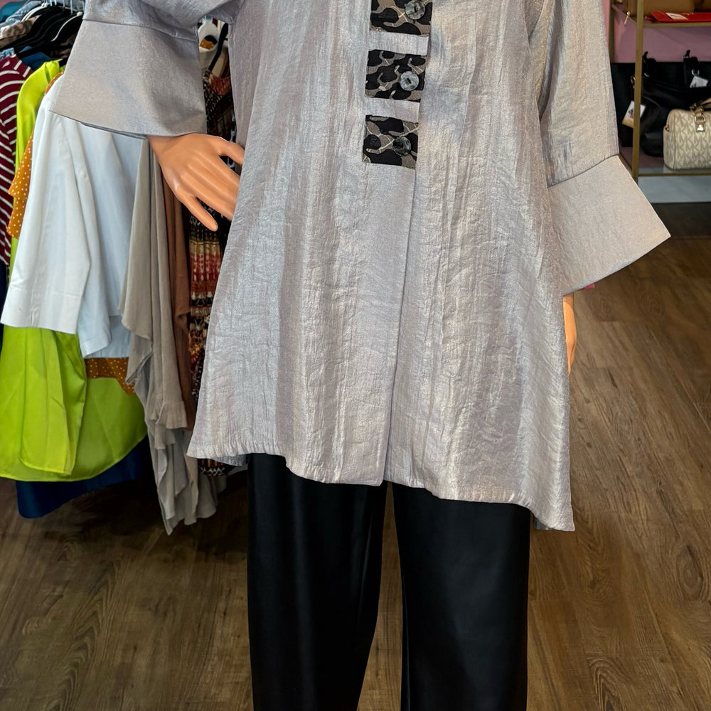 Damee, Inc. Grey Metallic Blouse Size:XL