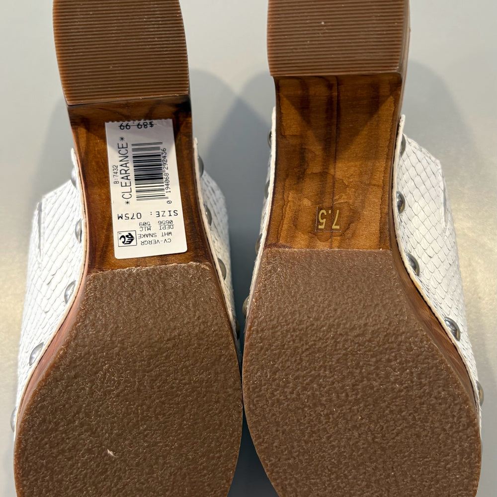 
                      
                        NEW Chelsea & Violet White Snake Leather Mule Heels 7.5M
                      
                    