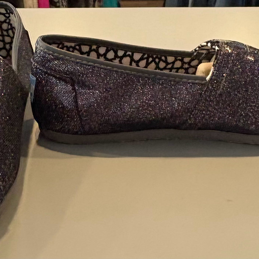 
                      
                        8.5W Toms Slip-On Shoes
                      
                    