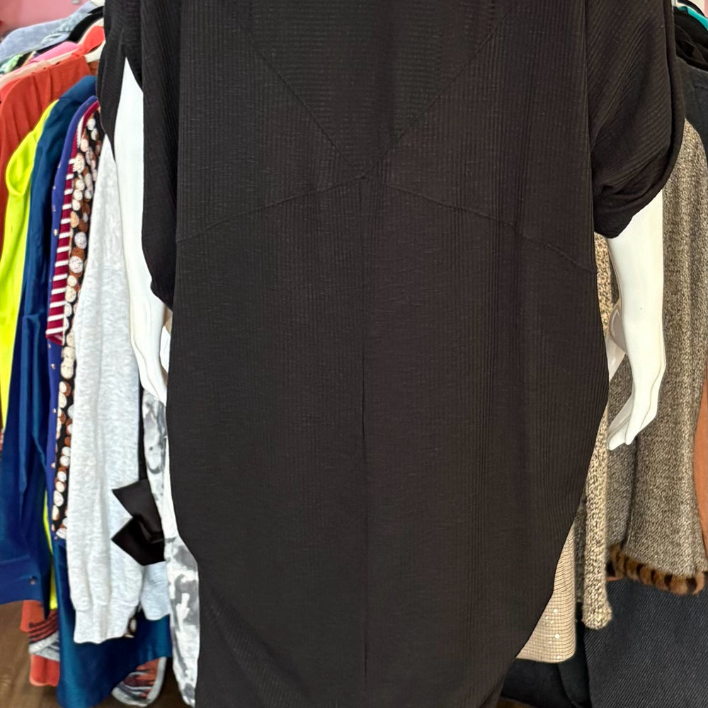 
                      
                        NWT Blu Ivy Black Sweater  Dress Size: S/M
                      
                    