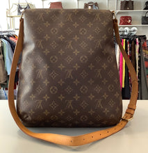 Load image into Gallery viewer, Louis Vuitton Large Musette Bag