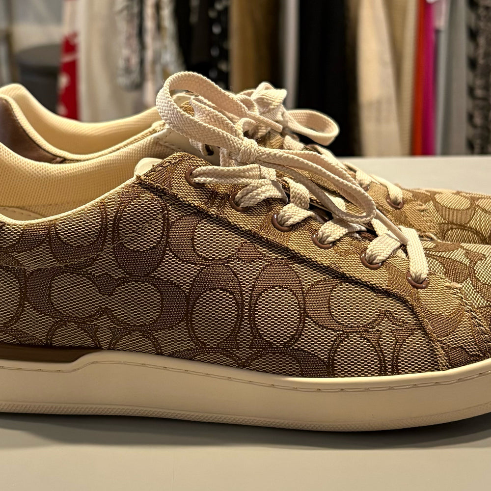 
                      
                        NWB RARE Coach Clip Signature Jacquard Lowtop Sneakers in Khaki & Saddle Sz:9B
                      
                    