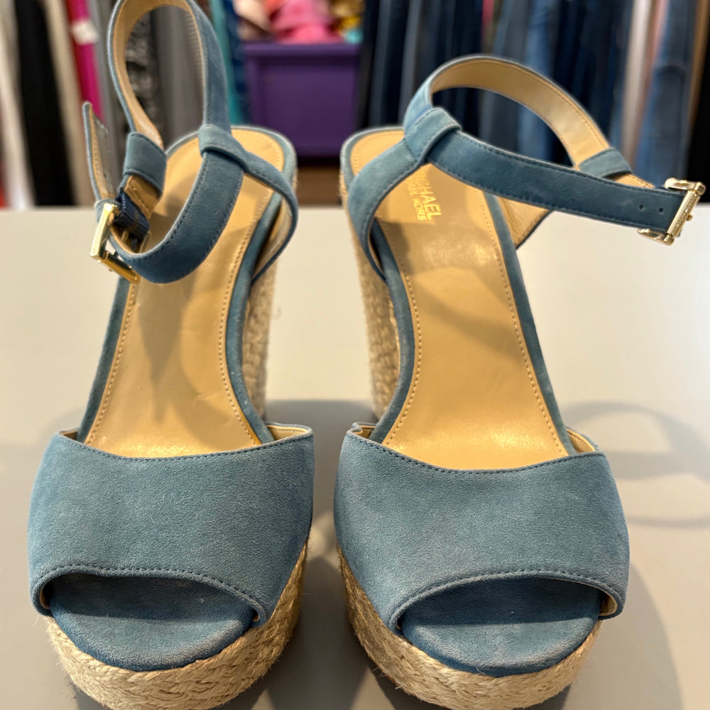 
                      
                        Michael Kors Carlyn Heels Sz: 8.5M
                      
                    