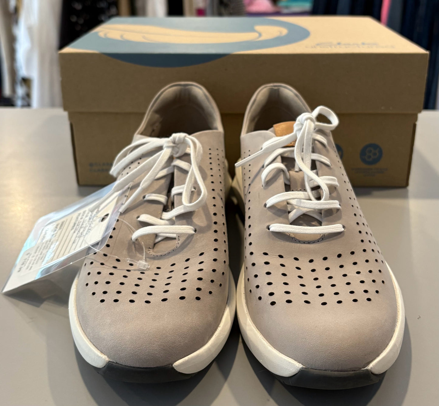 NWT Clarks Un Rio in Stone Nubuck Sneakers Size: 7.5