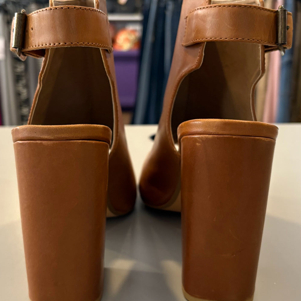 
                      
                        Steve Madden SLINNG Cognac Heels 10M
                      
                    