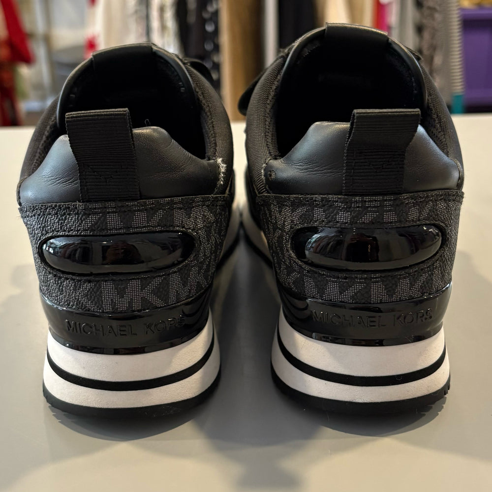 
                      
                        Michael Kors Wilma Logo Black & White Trainer Sneakers Size:9M
                      
                    