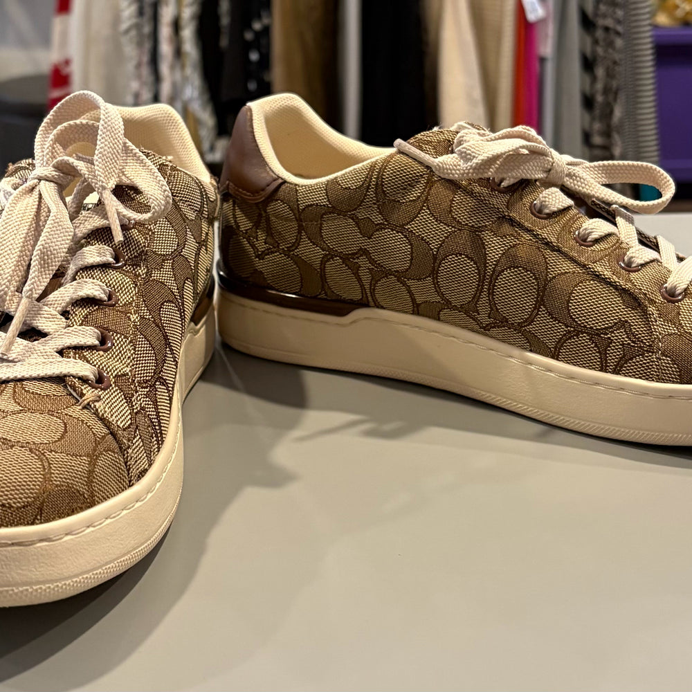 
                      
                        NWB RARE Coach Clip Signature Jacquard Lowtop Sneakers in Khaki & Saddle Sz:9B
                      
                    