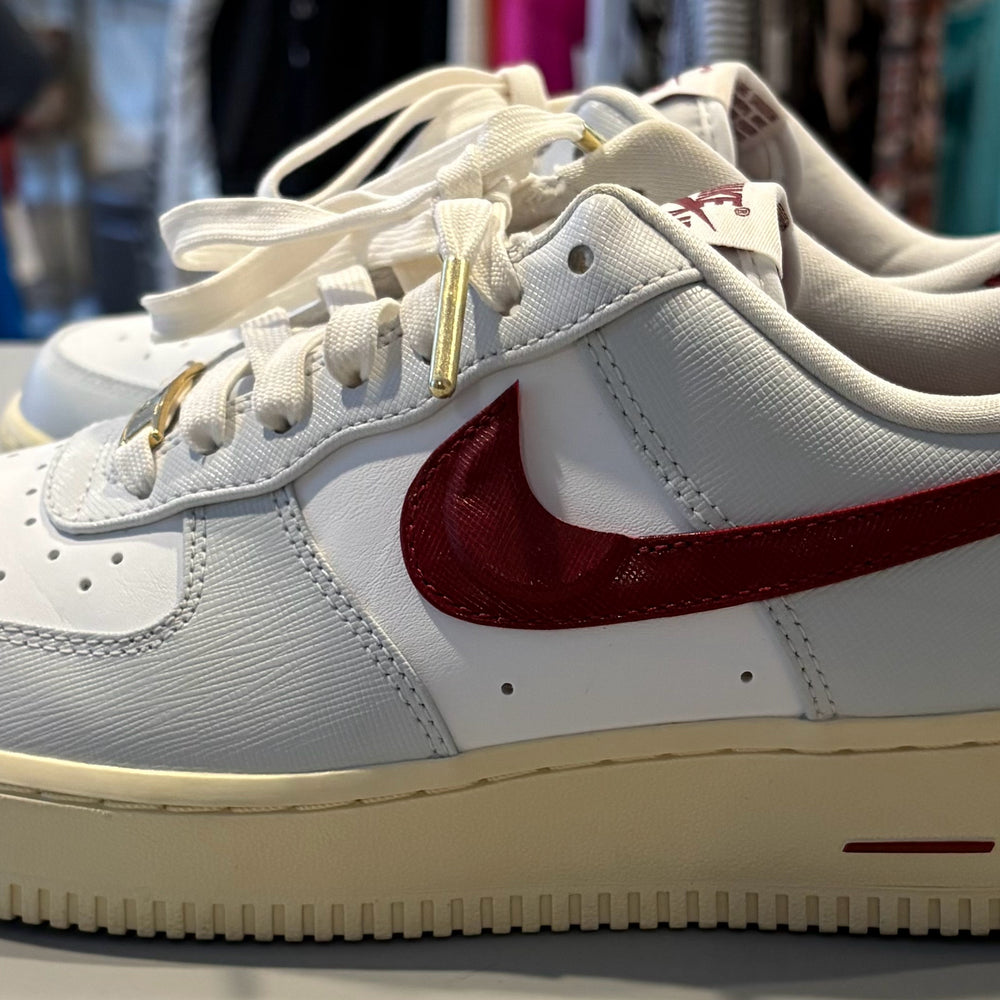 
                      
                        RARE Nike Women's Air Force 1 '07 SE 'Sisterhood - Team Red' Sneakers DV7584-001 Size:8
                      
                    