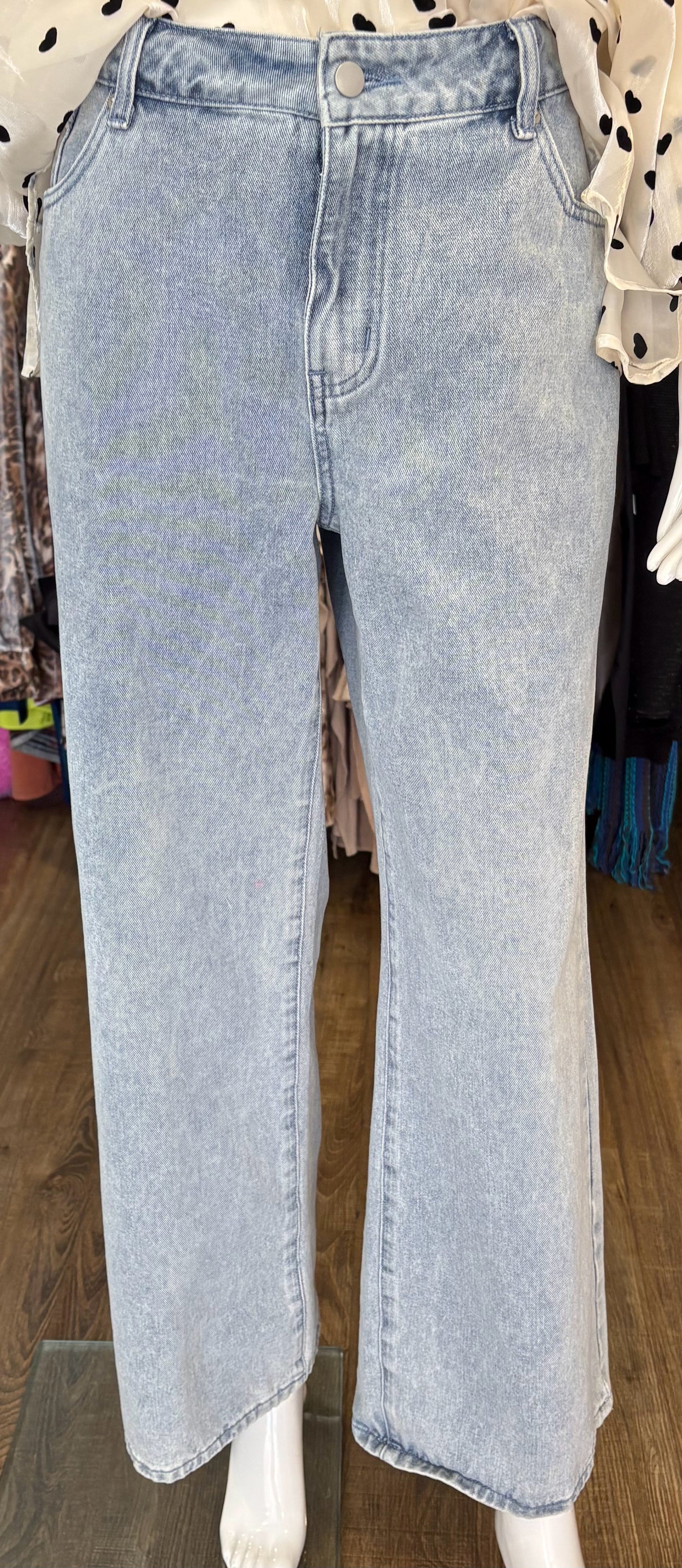 NWOT J FOR JUSTIFY Light Wash Jeans with Heart Rhinestone Detailing Sz:L