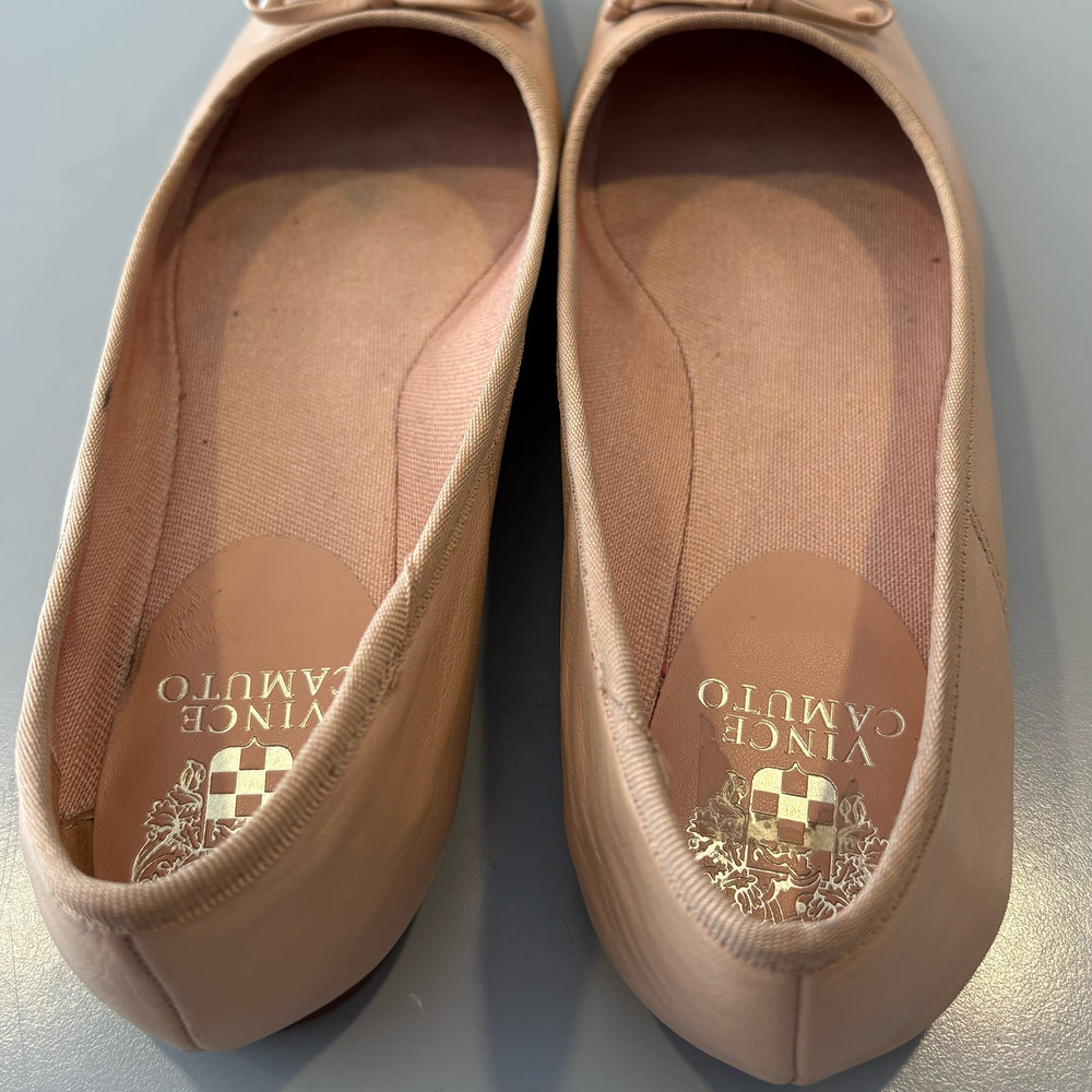 9M Vince Camuto Flats