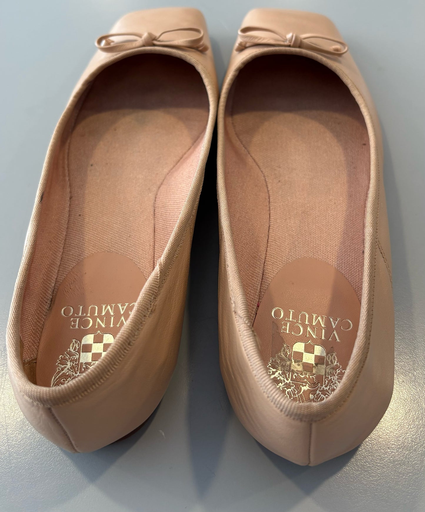 9M Vince Camuto Flats