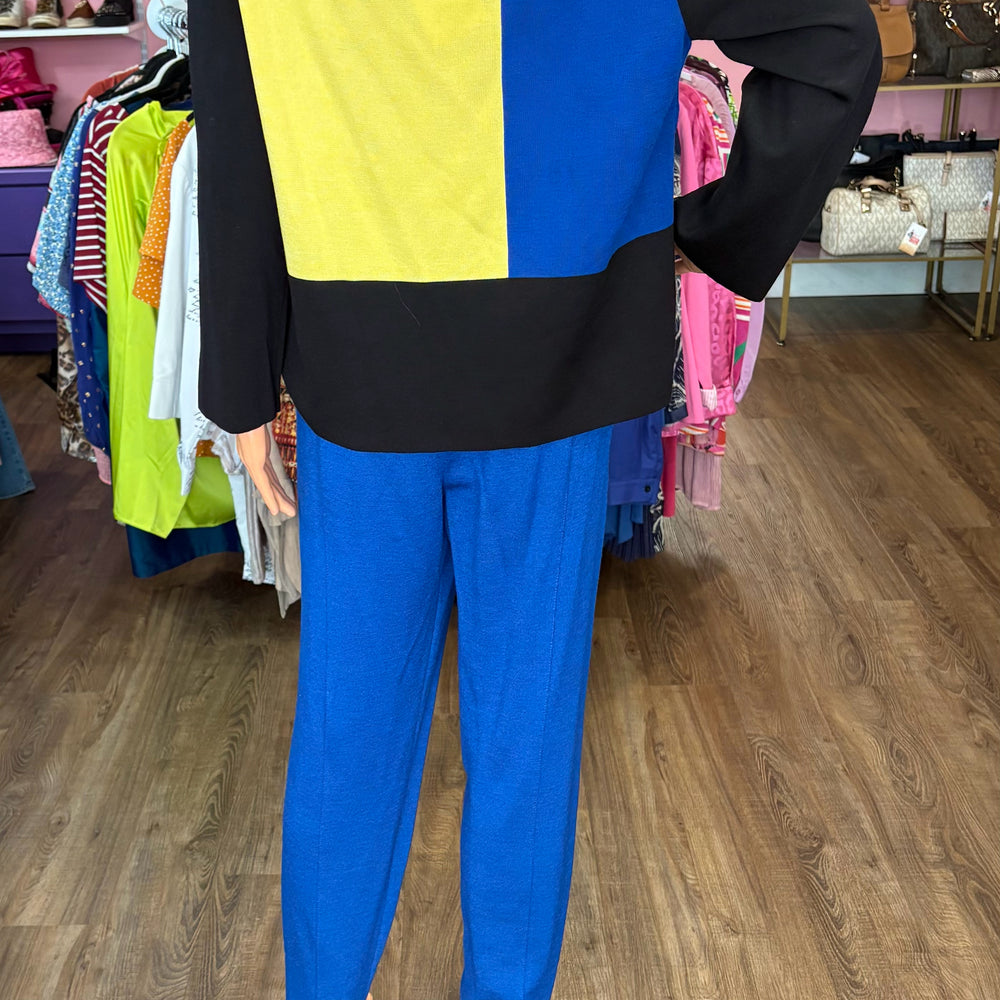 
                      
                        St. John Blue Colorblock 2 Piece Set Size:L
                      
                    