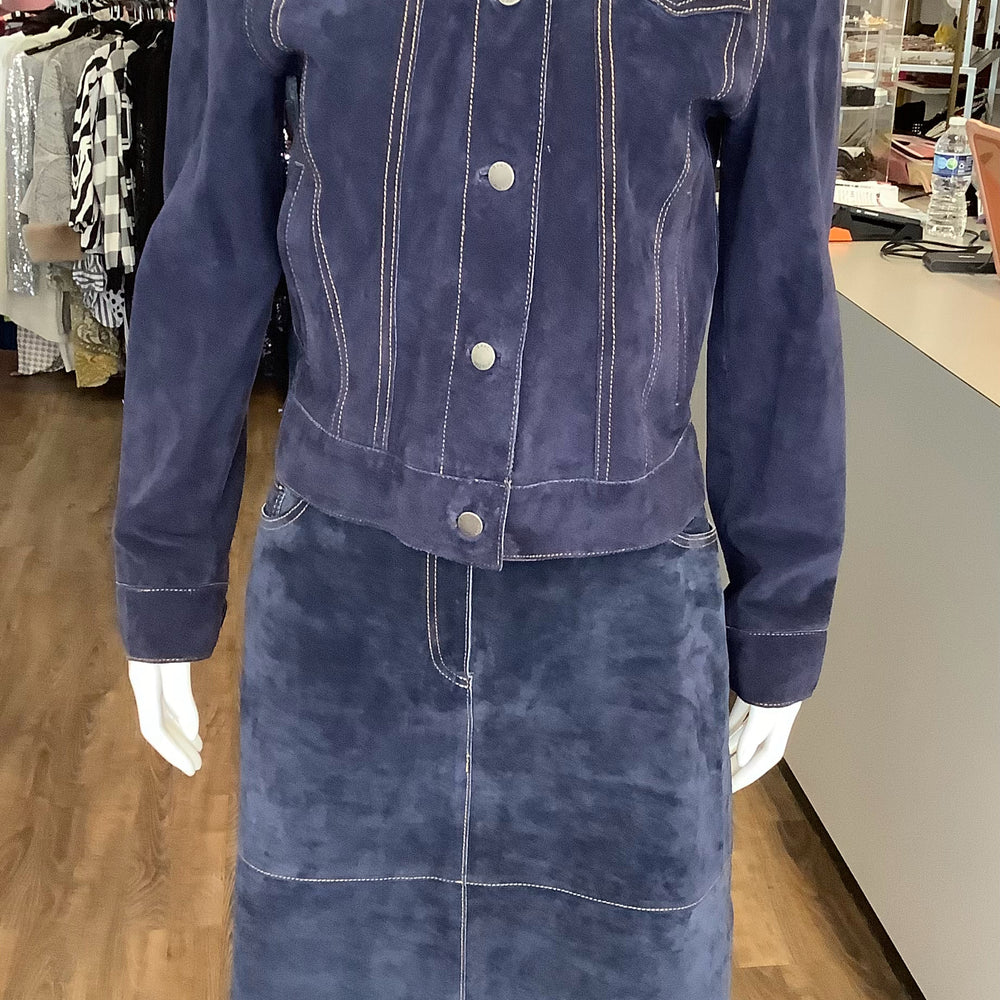 
                      
                        Size S/M Isaac Mizrahi 2 Piece Skirt Set
                      
                    