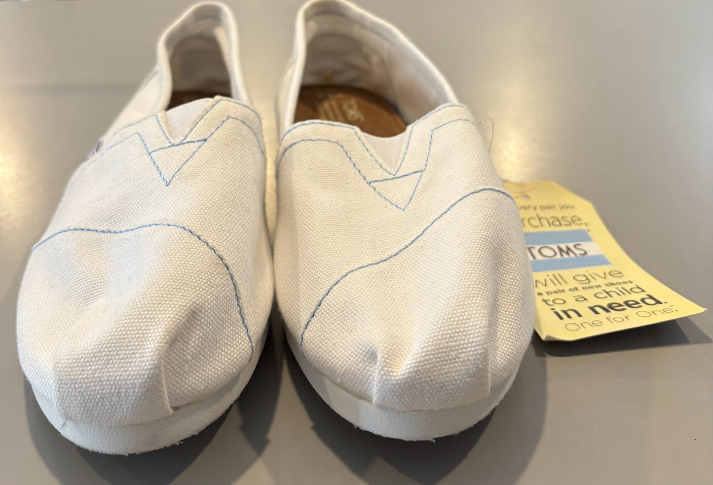 8.5W Toms Slip-On Shoes