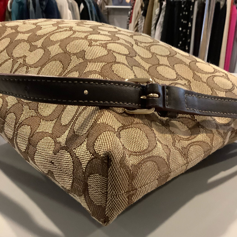 
                      
                        Coach Signature Jaquard Khaki Canvas File Crossbody SN:F58285
                      
                    