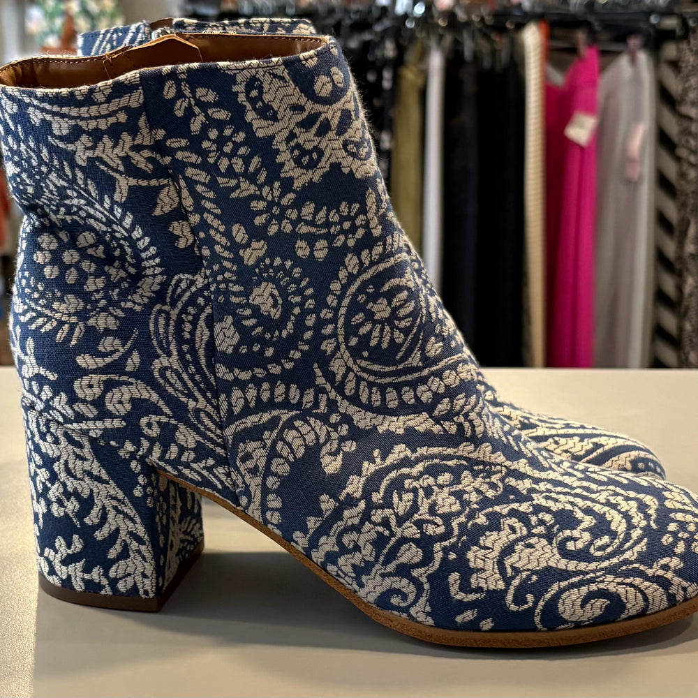 
                      
                        Indigo Rd. Blue & White Paisley Ankle Booties Size:7.5M
                      
                    