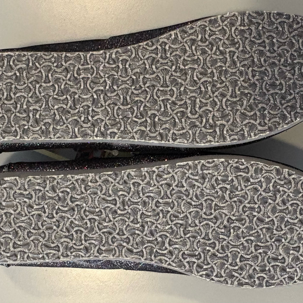 
                      
                        8.5W Toms Slip-On Shoes
                      
                    
