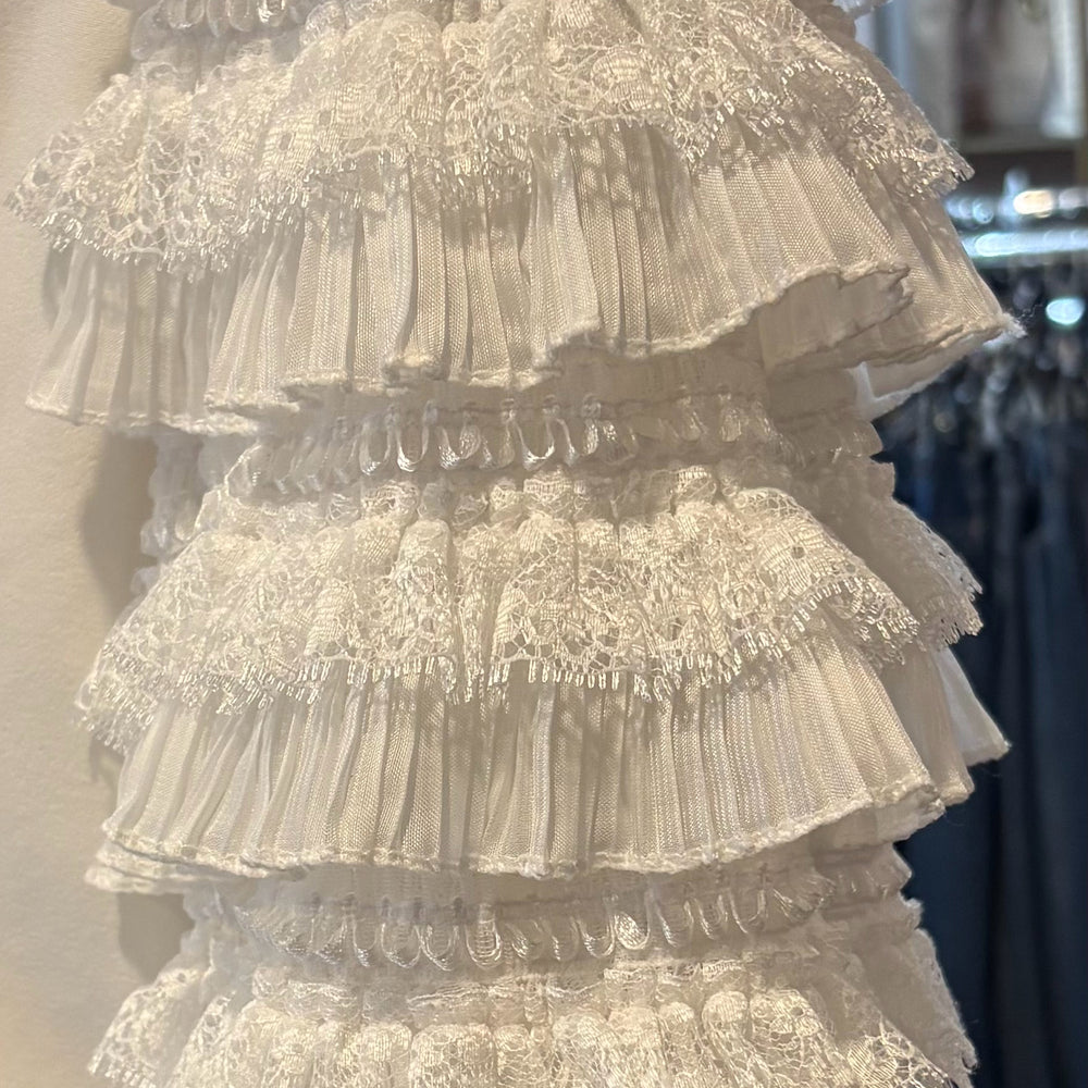 
                      
                        NWOT Gracia White Ruffle Sleeved Blouse Size: L
                      
                    