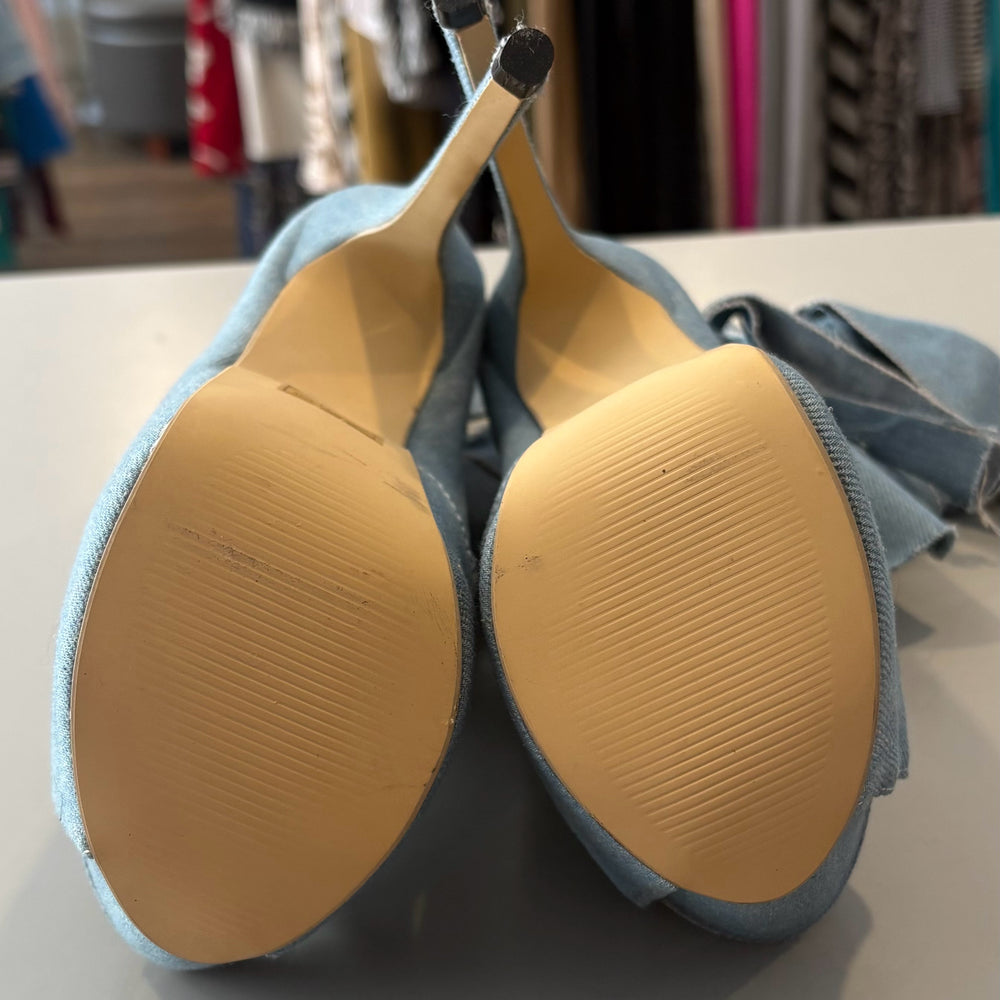 
                      
                        Light Wash Distressed Jean Platform Heels Size:39
                      
                    