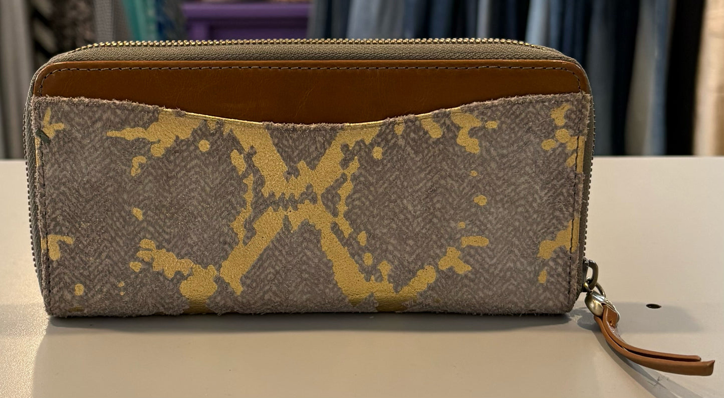 NWOT HOBO Max Large Zip Around Continental Wallet  in Golden Herringbone