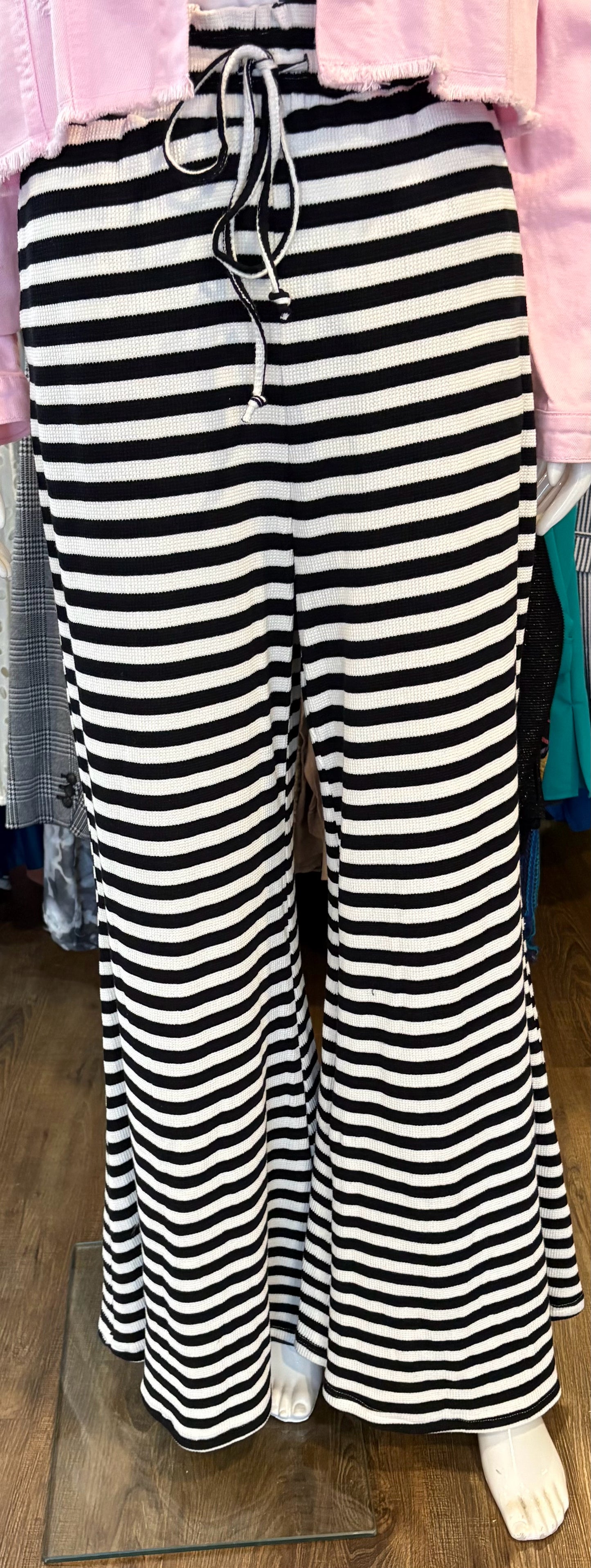 NWT AnnieWear Black and White Stripe Wide Legged Pants Sz: L