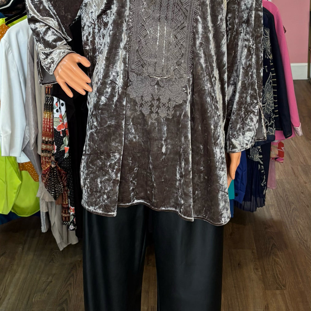 Andree By Unit Silver Metallic Velvet Embroidered Blouse Size:2X