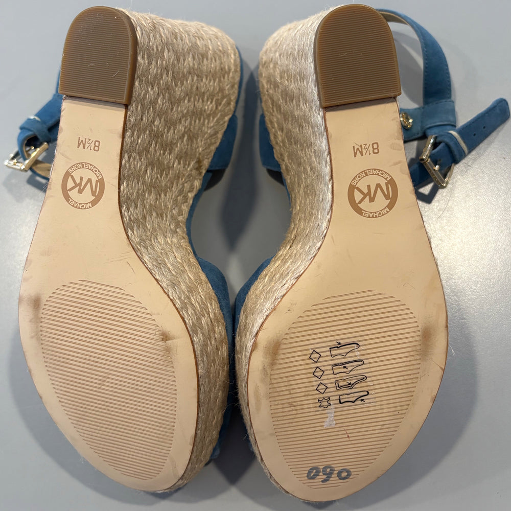 
                      
                        Michael Kors Carlyn Heels Sz: 8.5M
                      
                    