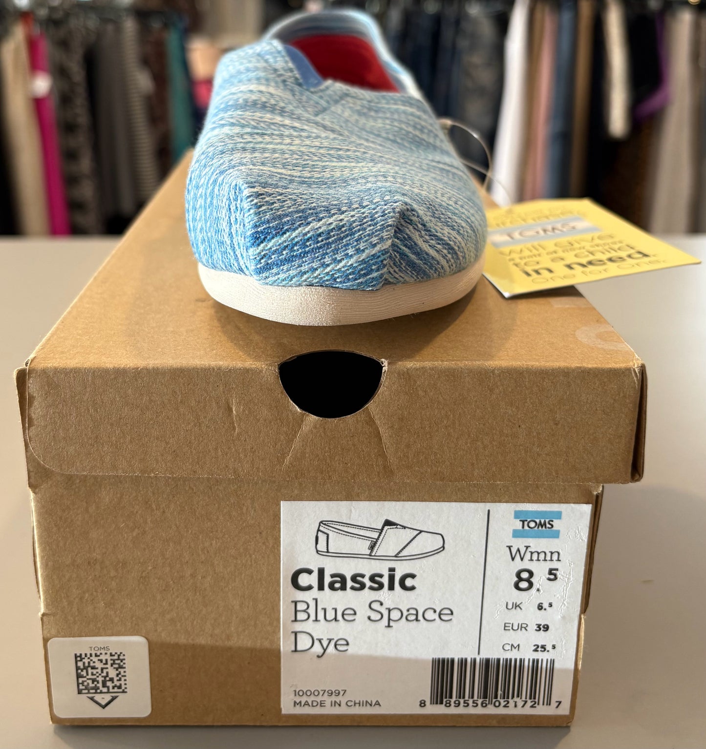 8.5W Toms Slip-On Shoes