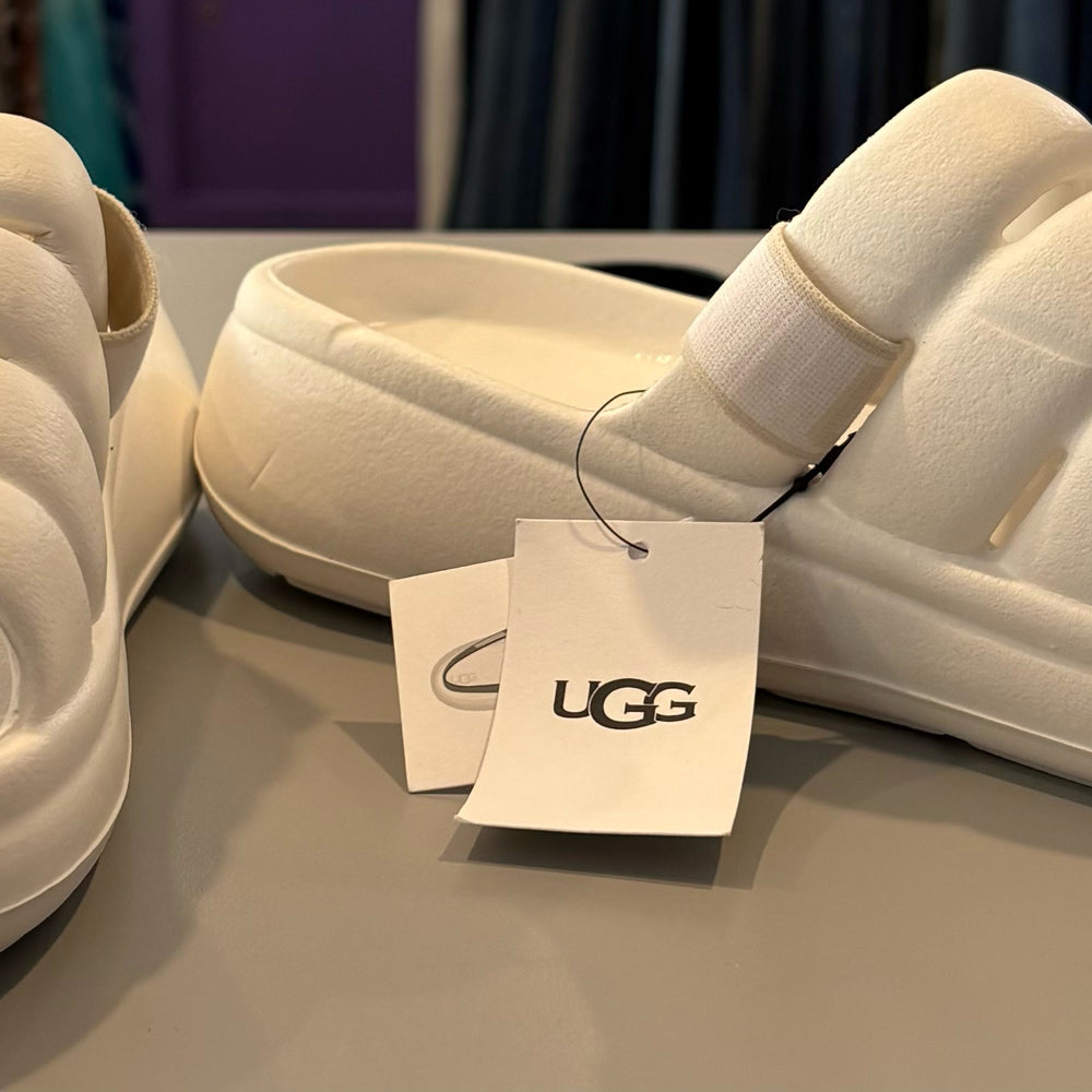 
                      
                        NWT UGG K Sport Yeah Slingback Sandals Sz: 5
                      
                    