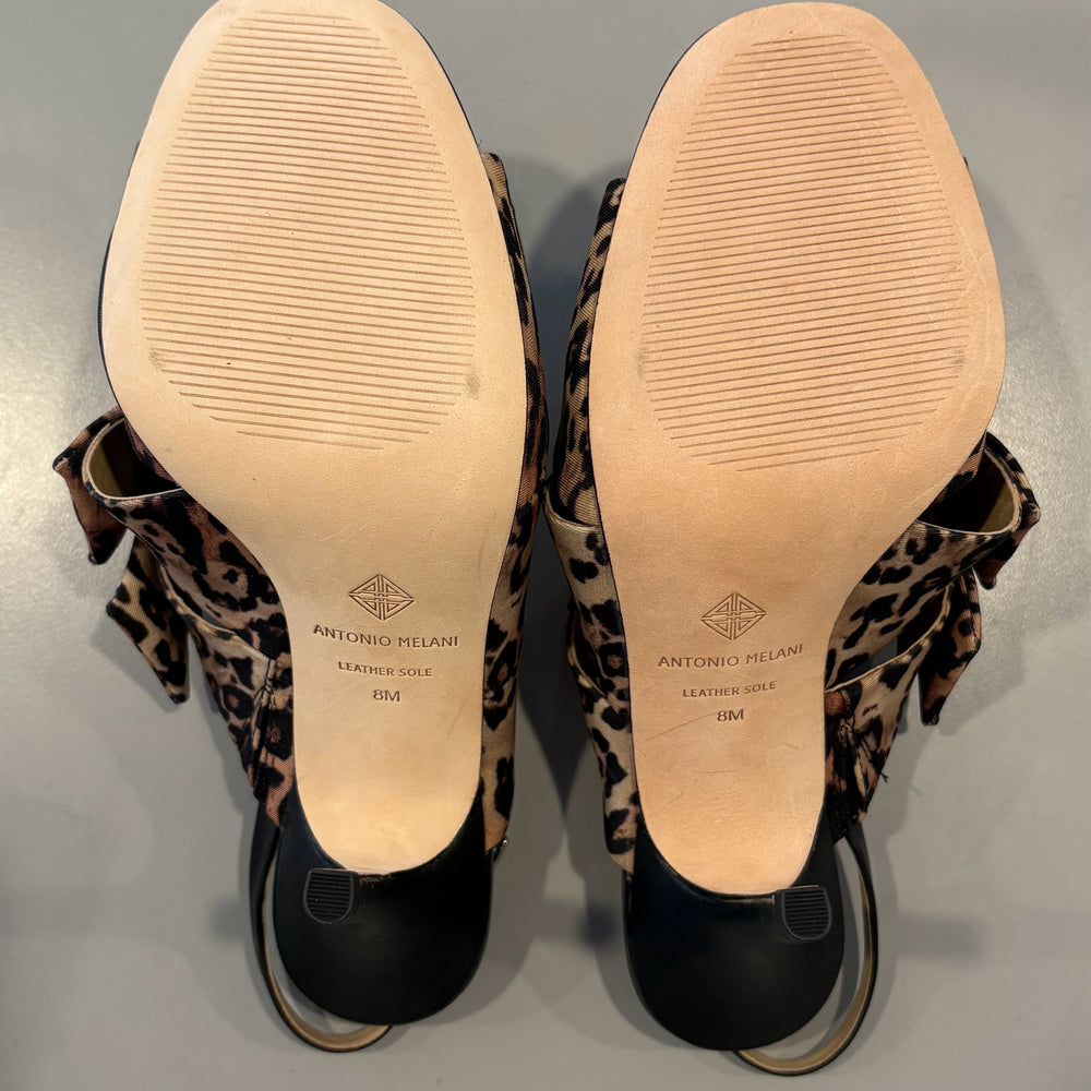 
                      
                        NWB Antonio Melani Vilda Golden Malt & Black Heels Size:8M
                      
                    