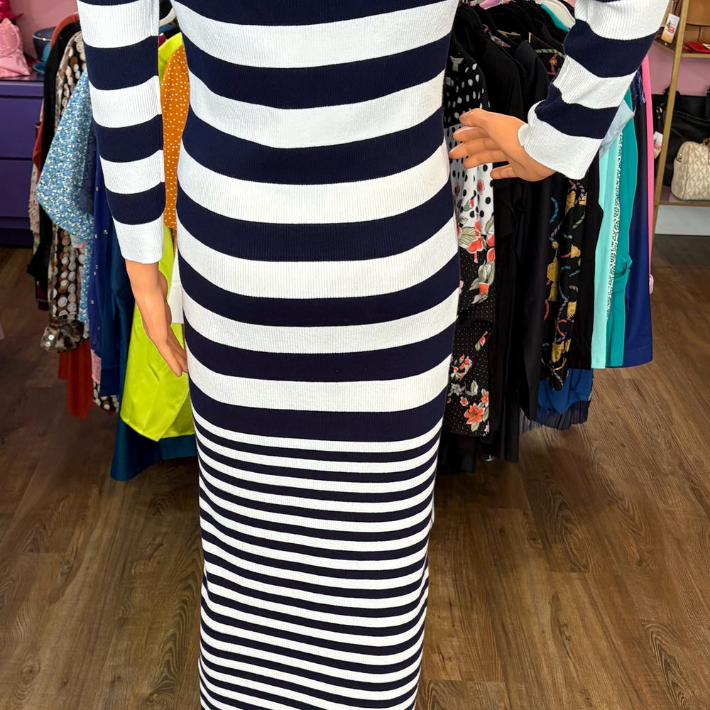 
                      
                        Lauren Ralph Lauren Navy & White Striped Cotton-Blend Sweater Dress Size:M
                      
                    
