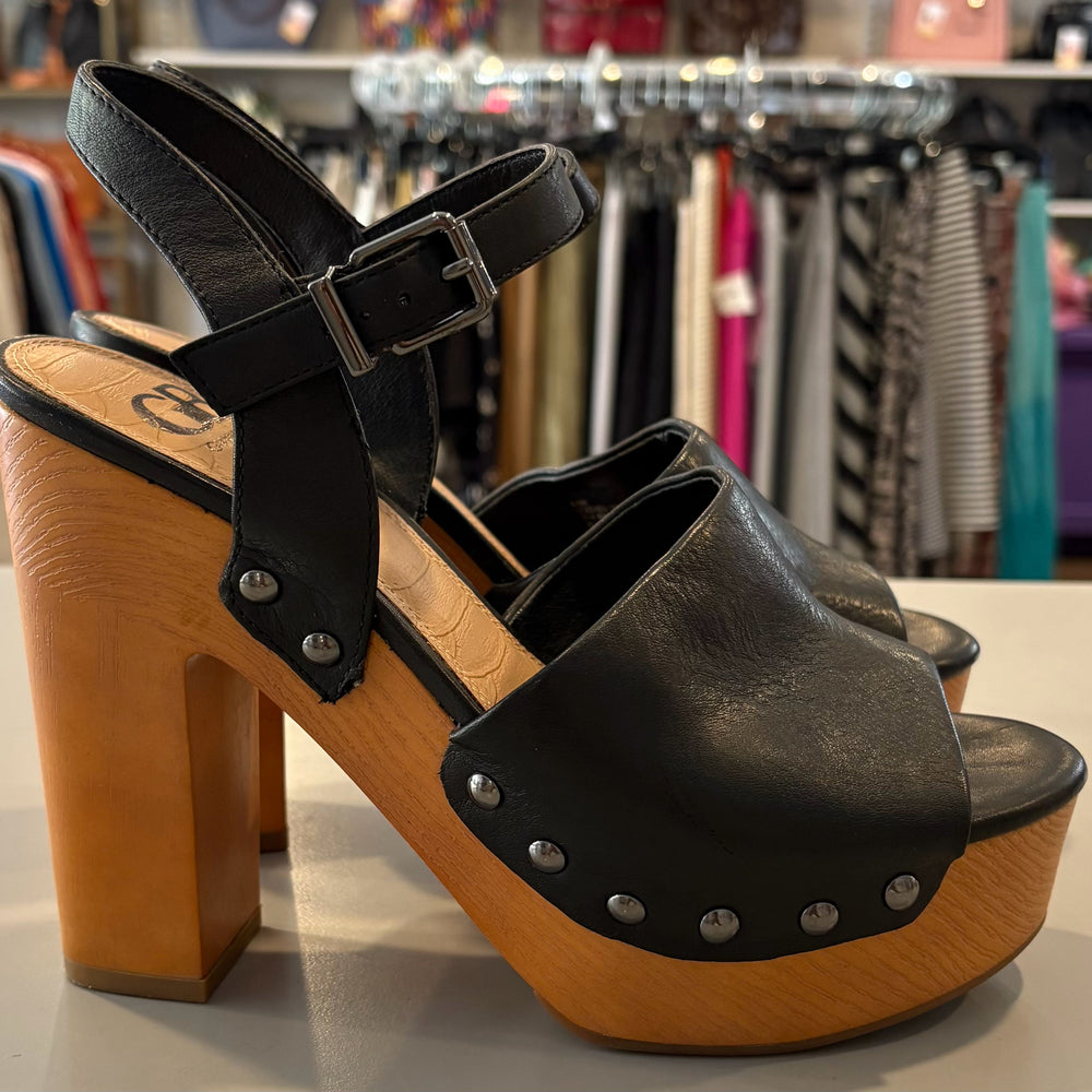 
                      
                        Gianni Bini Meri-Cana Black Studded Platform Sandals Size:8.5M
                      
                    