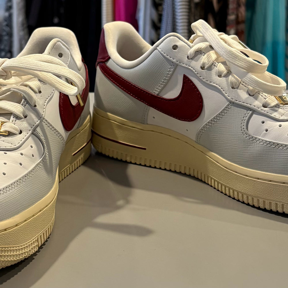 
                      
                        RARE Nike Women's Air Force 1 '07 SE 'Sisterhood - Team Red' Sneakers DV7584-001 Size:8
                      
                    