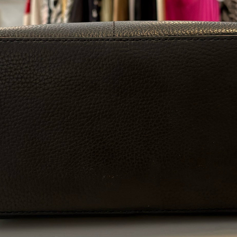 
                      
                        Michael Kors Bedford Black & Beige Medium Top Zip Pocket Tote
                      
                    