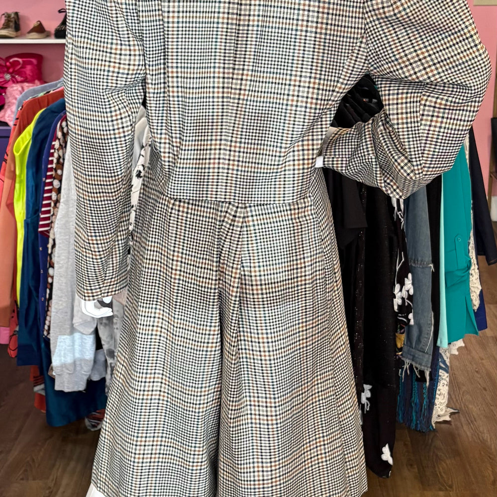 
                      
                        NWOT I.N.C Plaid Double Breasted Blazer & Gaucho Shorts Set Size: L (10)
                      
                    