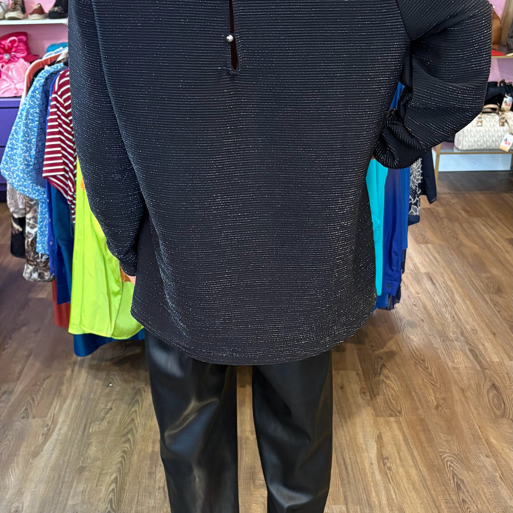 
                      
                        NWT Junarose Black Top with Glitter Detailing Size:1X
                      
                    