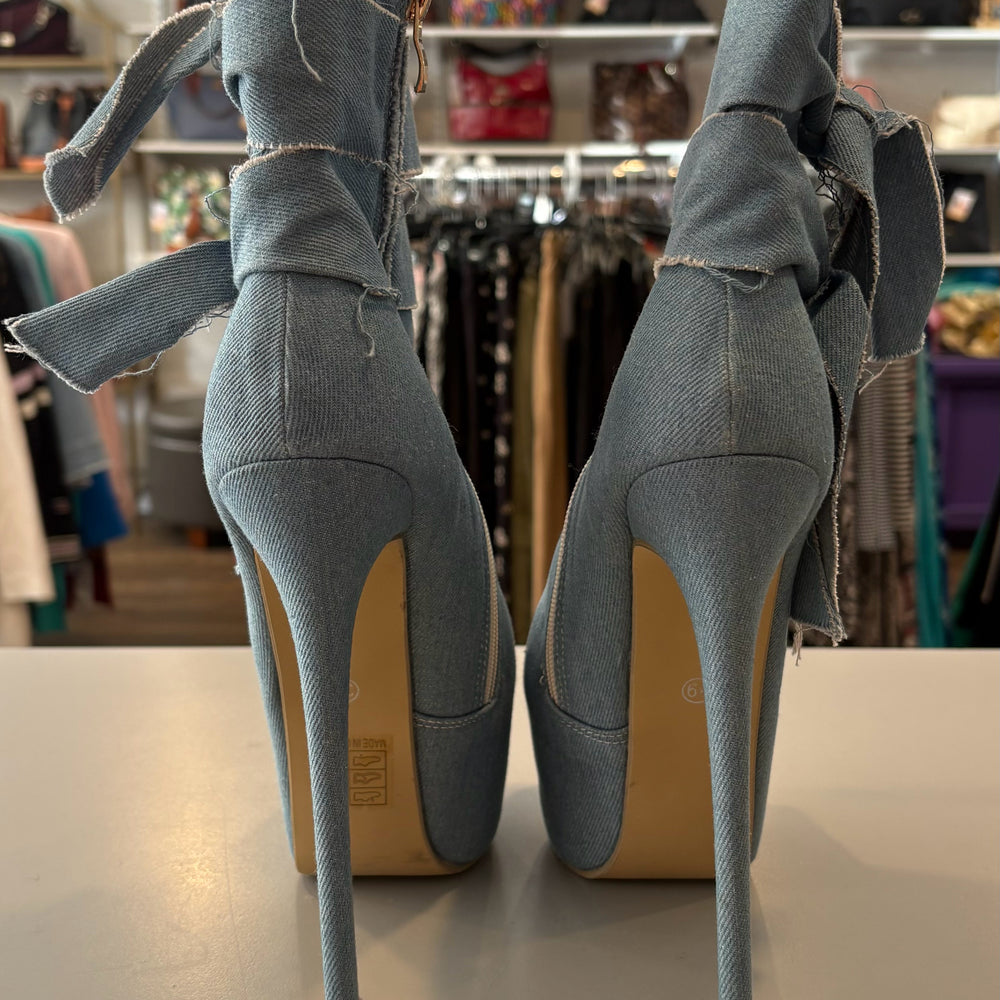 
                      
                        Light Wash Distressed Jean Platform Heels Size:39
                      
                    