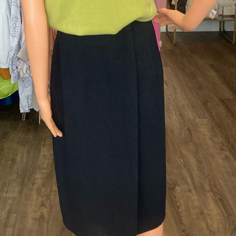 
                      
                        St. John Knit Black Knee Length Skirt Size:12
                      
                    
