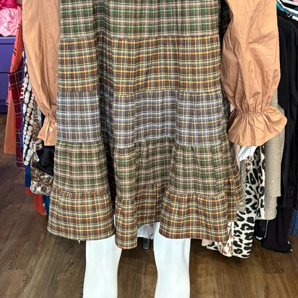 
                      
                        Fantastic Fawn Green and Brown Plaid Button-Up Dress Size: L
                      
                    