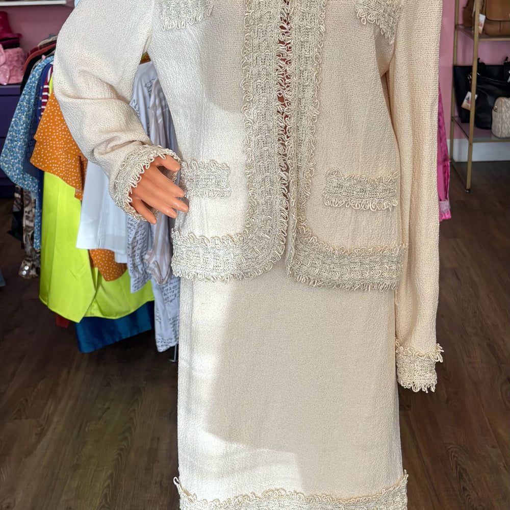 
                      
                        St. John Couture Cream 2 Piece Suit with Glitter Detailing Size:12/14
                      
                    