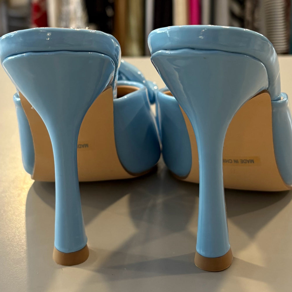 
                      
                        Mixx Shuz Oprah Baby Blue Mule Pumps Size:8
                      
                    