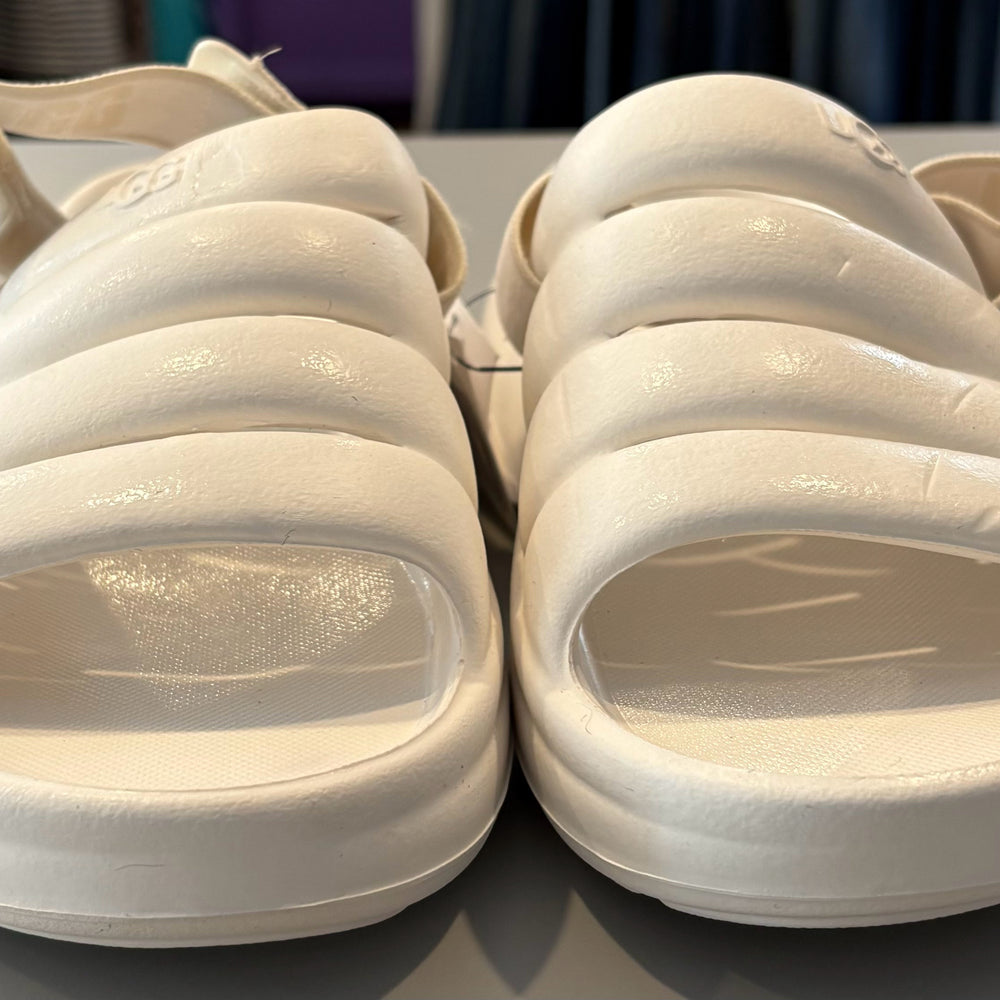 
                      
                        NWT UGG K Sport Yeah Slingback Sandals Sz: 5
                      
                    