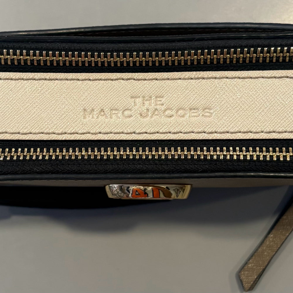 
                      
                        Marc JACOBS The Snapshot Bag in Camel Multicolor
                      
                    
