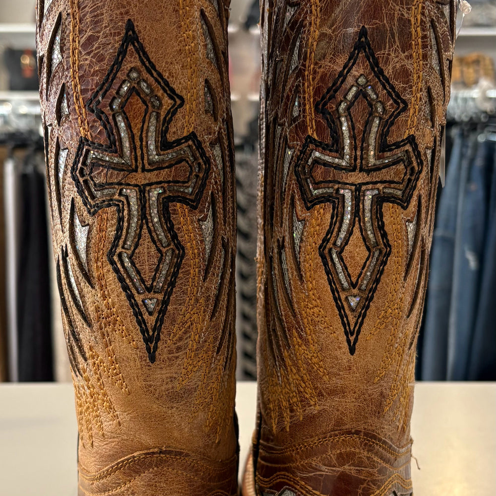 
                      
                        NWT Cowtown Women's Leather Cross & Wings Toe Boots with Glitter Size:5.5B
                      
                    