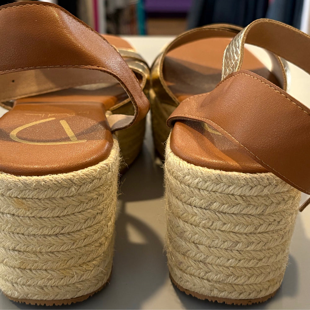 
                      
                        D By David Isaac Noe Gold Platform Espadrille Wedge Sandals Size:39
                      
                    