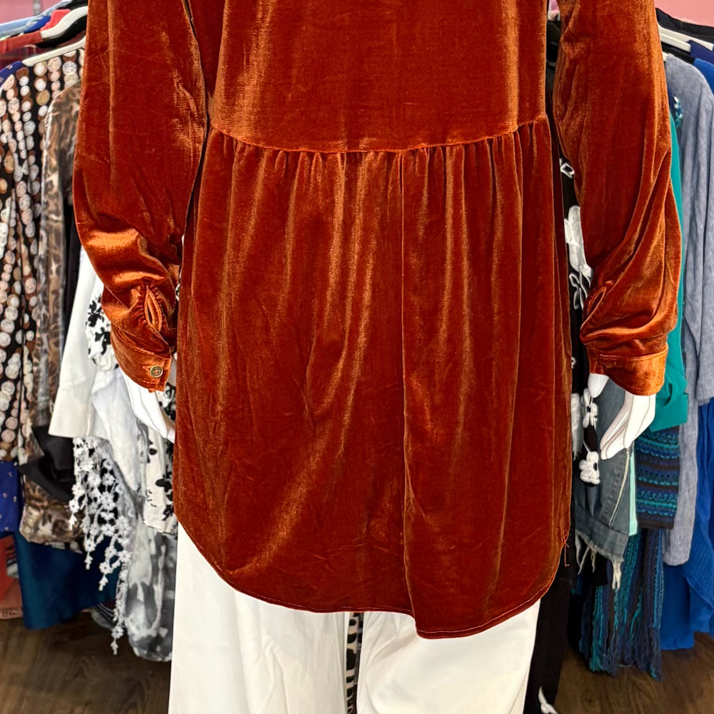 
                      
                        NWT Umgee Dark Orange Velvet Button Up Top Size: L
                      
                    